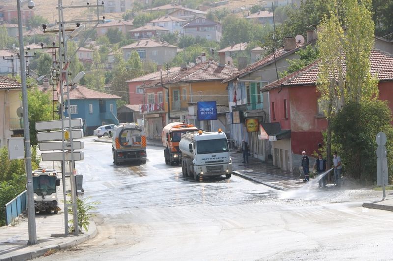 ELMADAĞ BELEDİYESİ İLÇE GENELİNDE SALGINA KARŞI ÇALIŞMA SÜRDÜRÜYOR