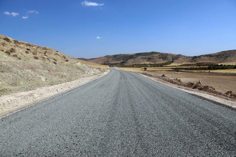 MARDİN BÜYÜKŞEHİR BELEDİYESİ YOL YAPIM ÇALIŞMALARINI SÜRDÜRÜYOR