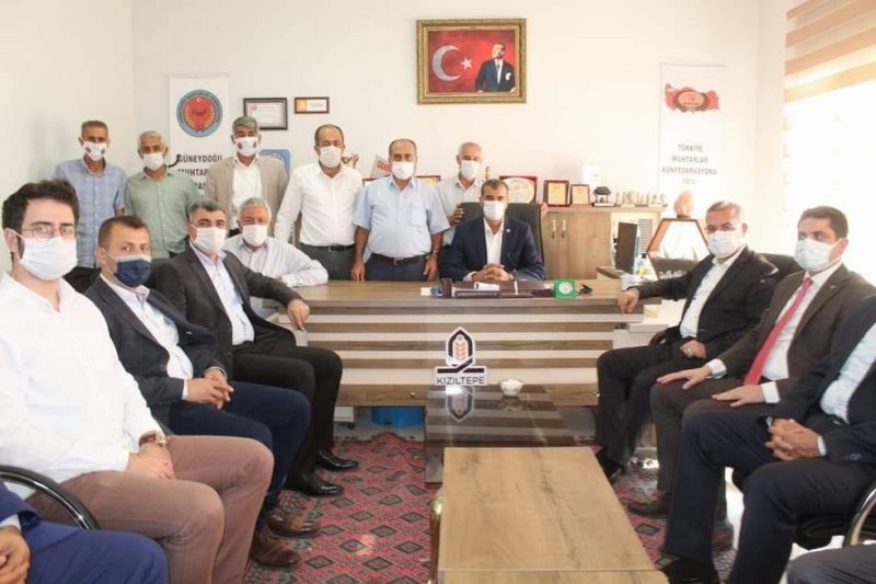 AK PARTİ MARDİN TEŞKİLATI KIZILTEPE MAHALLE MUHTARLARIYLA BİR ARAYA GELDİ