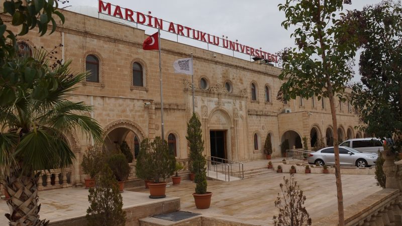 MARDİN ARTUKLU ÜNİVERSİTESİ FİLİSTİNLİ ÖĞRENCİLERE TÜRKÇE ÖĞRETECEK