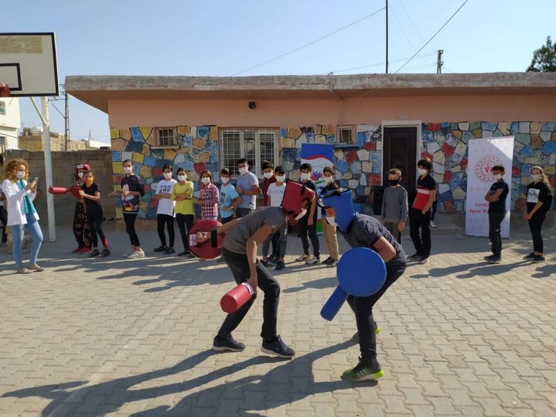 NUSAYBİN GENÇLİK MERKEZİ MOBİL EKİPLERİ KIRSAL MAHALLELERDE GENÇLERLE BULUŞUYOR