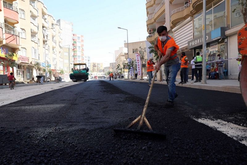 MARDİN BÜYÜKŞEHİR YOL YAPIM ÇALIŞMALARINA DEVAM EDİYOR