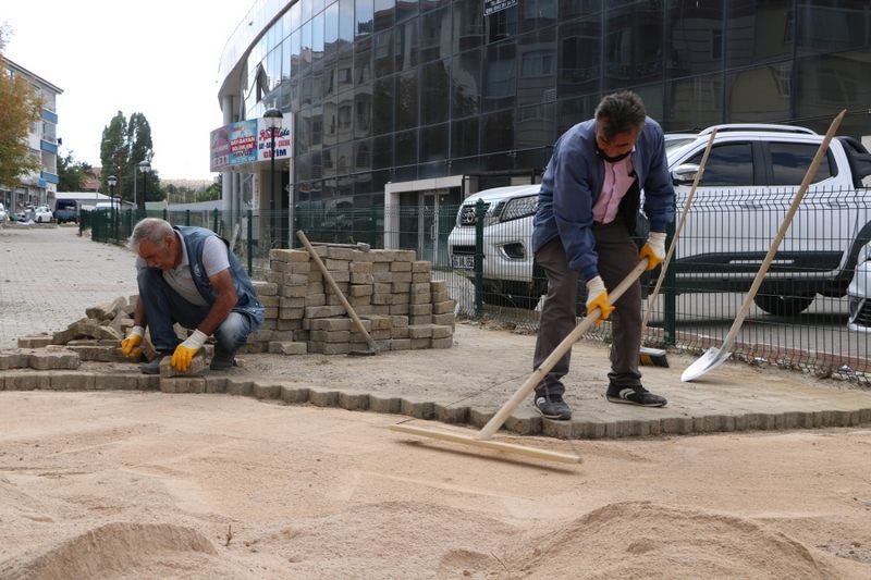 ELMADAĞ BELEDİYESİNİN  KALDIRIM ÇALIŞMALARI ARALIKSIZ DEVAM EDİYOR