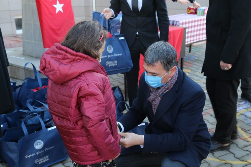 GÖLBAŞI BELEDİYE BAŞKANI RAMAZAN ŞİMŞEK, MİNİK YÜREKLERE DOKUNDU