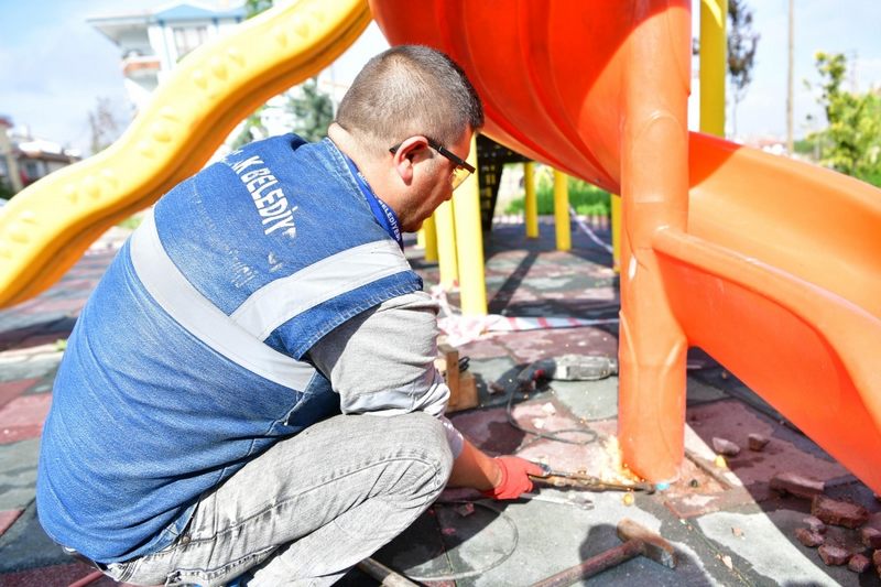 Mamak’ta parklar bakım ve onarımdan geçiyor