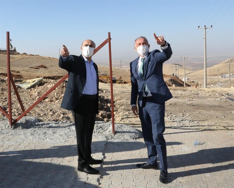 MARDİN VALİSİ DEMİRTAŞ YAPIMI DEVAM EDEN OKUL İNŞAATLARINDA İNCELEME YAPTI