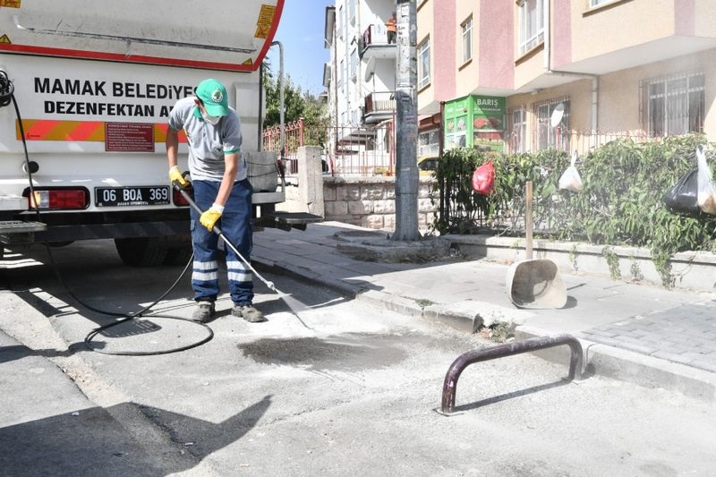 Mamak’ta çöp konteynerleri yıkanıyor