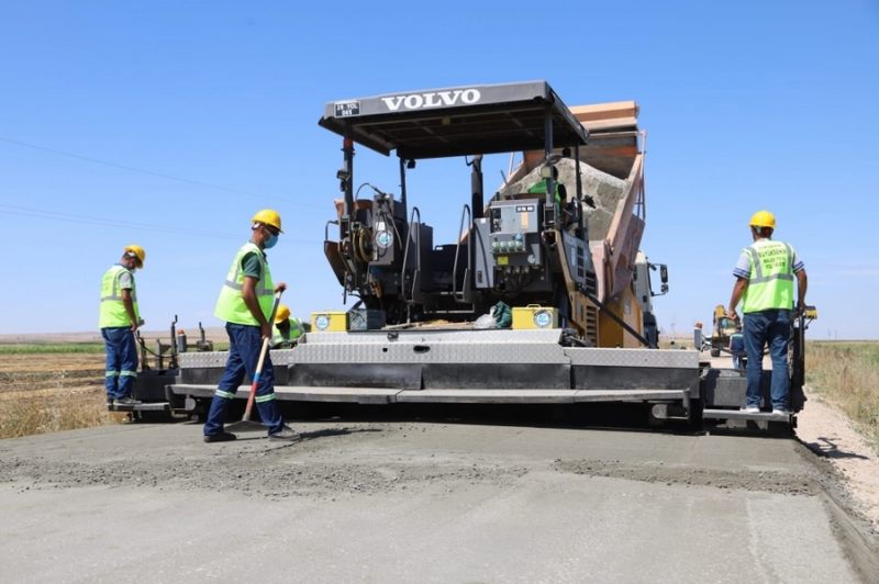 MAHMUDİYE’DE BETON YOL ÇALIŞMALARI DEVAM EDİYOR