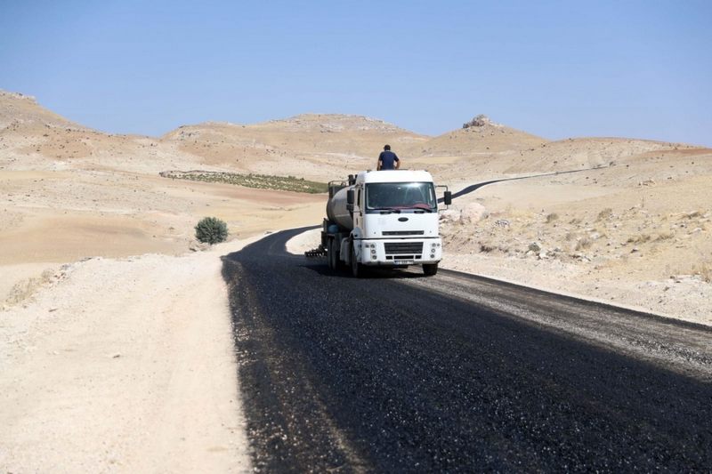 Mardin Büyükşehir Belediyesi kırsal yollarda çalışma başlattı