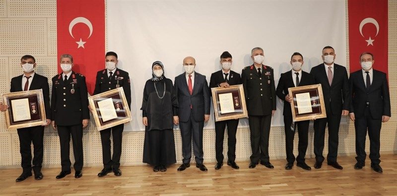 MARDİN VALİSİ DEMİRTAŞ DEVLET ÖVÜNÇ MADALYASI VE BERAT TEVCİH TÖRENİNE KATILDI