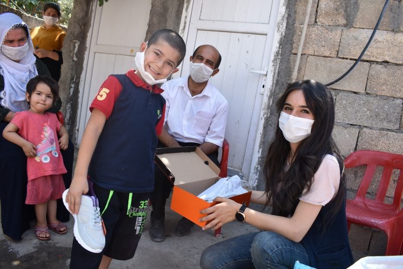 Kızıltepe İlçesinde Evi Yanan Aileye Belediyeden Yardım