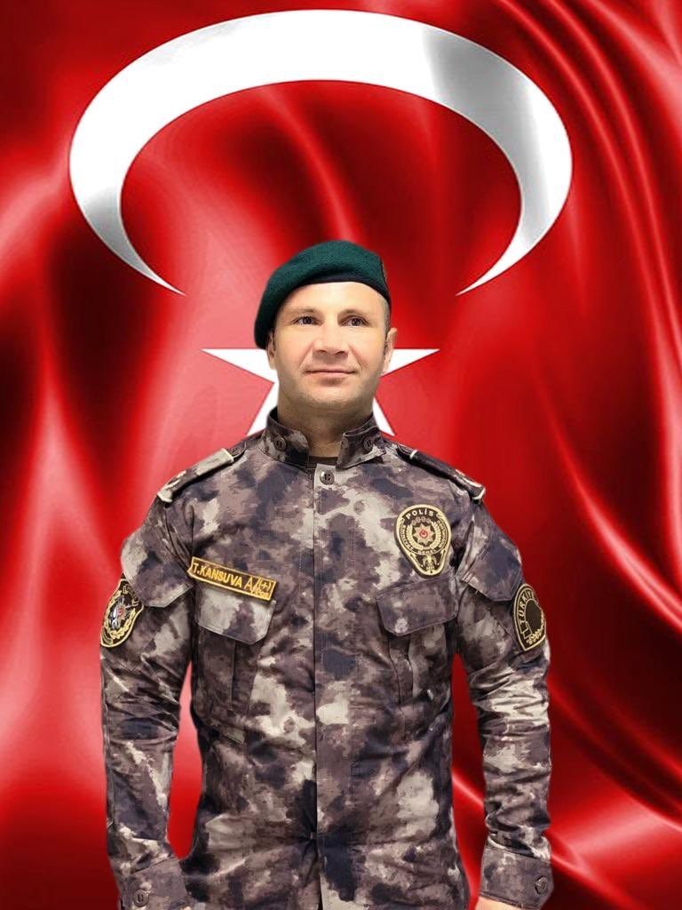 Şehit Tufan Kansuva, Şehit düşmesinin 1 yıl dönümünde kabri başında dualarla anıldı..