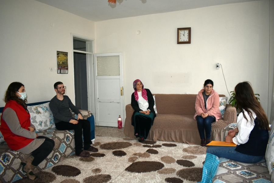MARDİN BÜYÜKŞEHİR  BELEDİYESİ EKİPLERİNDEN  GÖRME ENGELLİLER GÜNÜNDE ANLAMILI ZİYARETLER