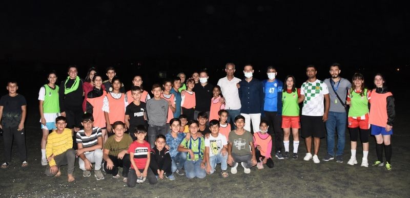 Nusaybin Kaymakamı Ercan Kayabaşı,  sporculara bir araya geldi.