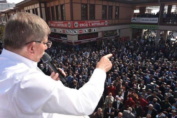 AHMET DAVUTOĞLU ERCİŞ İLÇESİNDE CUMA NAMAZINDAN SONRA VATANDAŞLARA HİTAP ETTİ