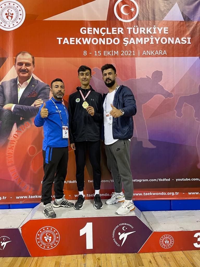   Mamaklı  Kadir Şantaş Gençler Türkiye Taekwondo Şampiyonu