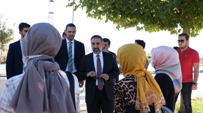 Mardin Artuklu Üniversitesi Rektörü Özcoşar  Öğrencileri Karşıladı