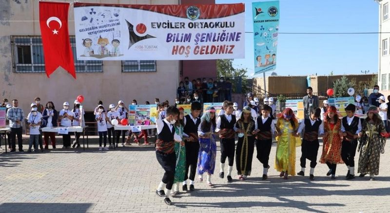 MAZIDAĞI KAYMAKAMI  MUSTAFA GÖRMÜŞ TÜBİTAK 4006 BİLİM FUARI AÇILIŞINA KATILDI 