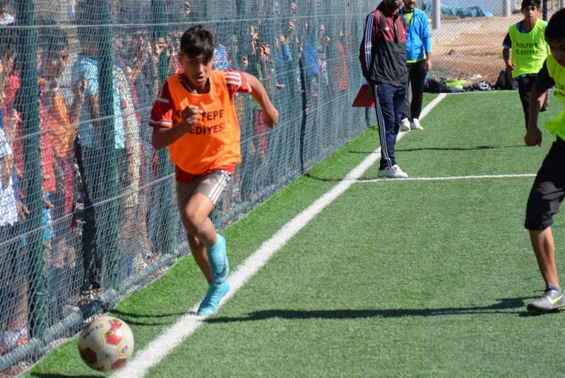 Kızıltepe İlçesinde Çocuklar Arası Futbol Maçı Yapıldı
