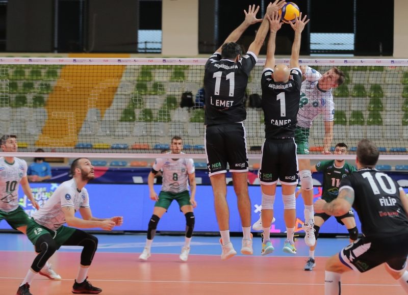 BURSA BB VOLEYBOL TAKIMI : 3   YENİ KIZILTEPESPOR : 0