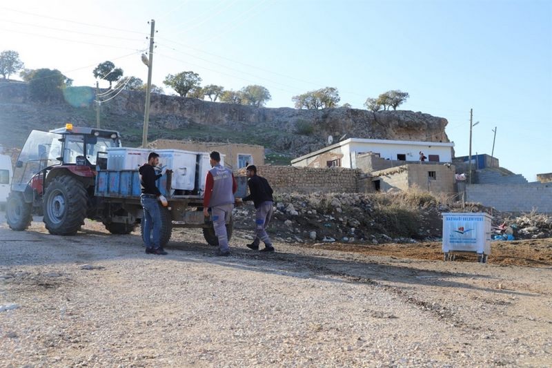 MAZIDAĞI BELEDİYESİ KIRSAL MAHALLELERDE ÇÖP TOPLAMA ÇALIŞMALARINI SÜRDÜRÜYOR