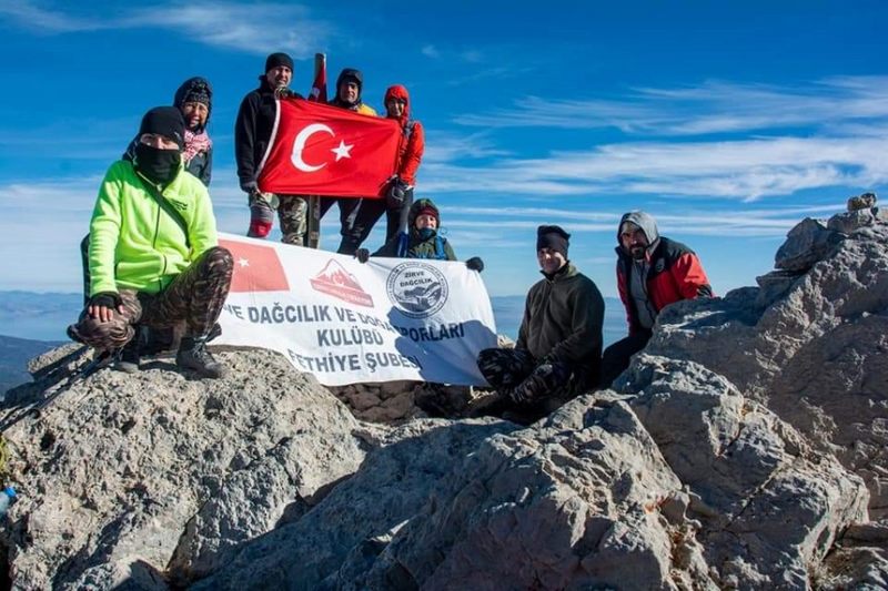 FETHİYE ZİRVE DAĞCILIKTAN ATA’YA SAYGI TIRMANIŞI