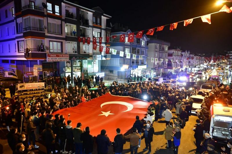 Mamak semaları fener alayı ile aydınlandı