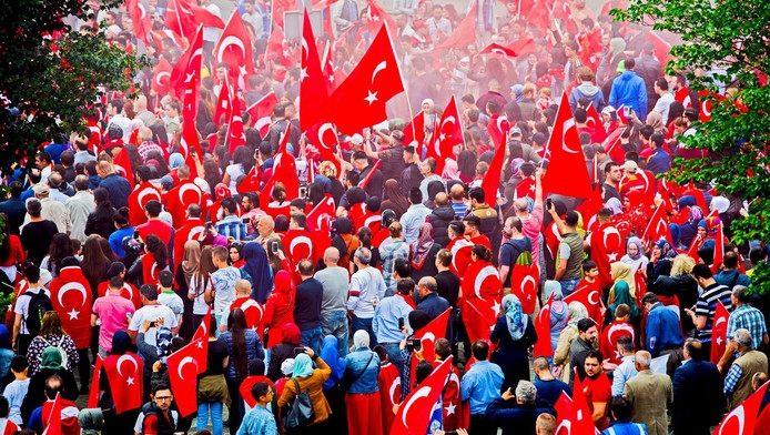 HOLLANDA’DAKİ TÜRK TOPLUMU AKTİF Mİ, UYUŞUK MU?