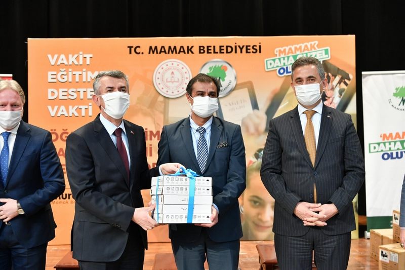 Mamak Belediyesi’nden Eğitime Tablet Desteği