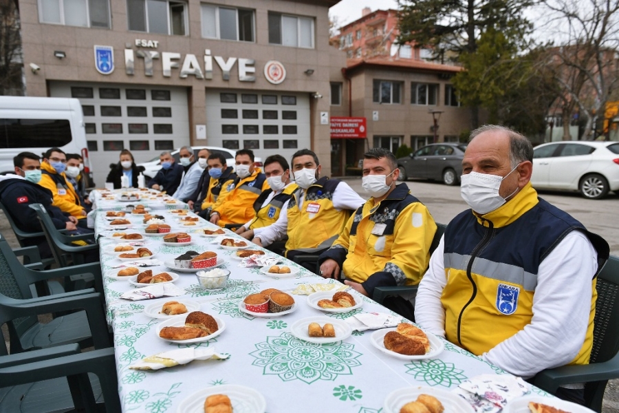 ANKARA BÜYÜKŞEHİR BELEDİYESİ SAĞLIK ÇALIIŞANLARINA JEST YAPTI