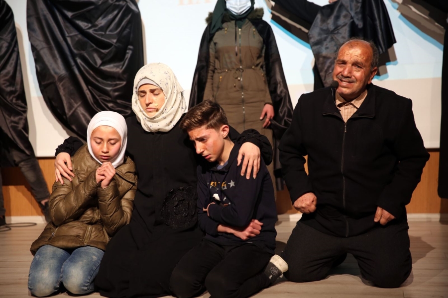 Savaş Mağduru Suriyelilerin Konu Alındığı Zeytin Ağacı Tiyatro Oyunu Mardin
