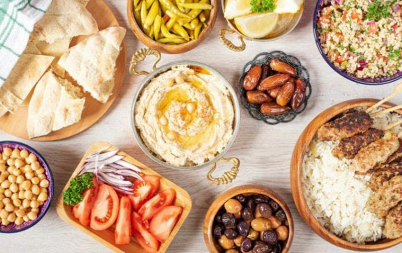 RAMAZAN AYINDA SAĞLIKLI İFTAR VE SAHUR İÇİN BESLENME ÖNERİLERİ