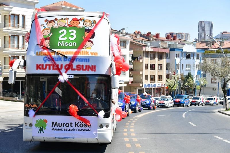 Mamak’ta 23 Nisan Otobüsü ile Bayram Coşkusu