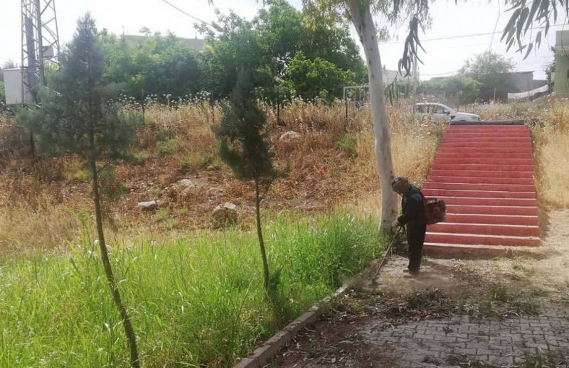 NUSAYBİN İLÇESİNDE RAMAZAN BAYRAMI MÜNASEBETİYLE ŞEHİTLİKTE ÇEVRE DÜZENLEMESİ YAPILDI