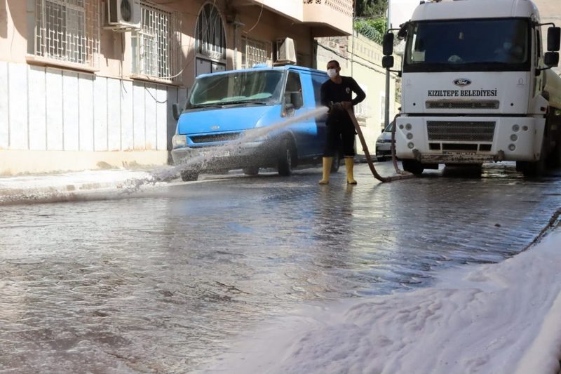 KIZILTEPE BELEDİYESİNDEN İLÇE GENELİNDE  BAYRAM TEMİZLİĞİ 