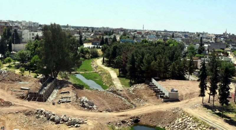 NUSAYBİN KAYMAKAMI EMRE YALÇIN AYAKLARI DİKİLEN KÖPRÜLERDE İNCELEMELERDE BULUNDU