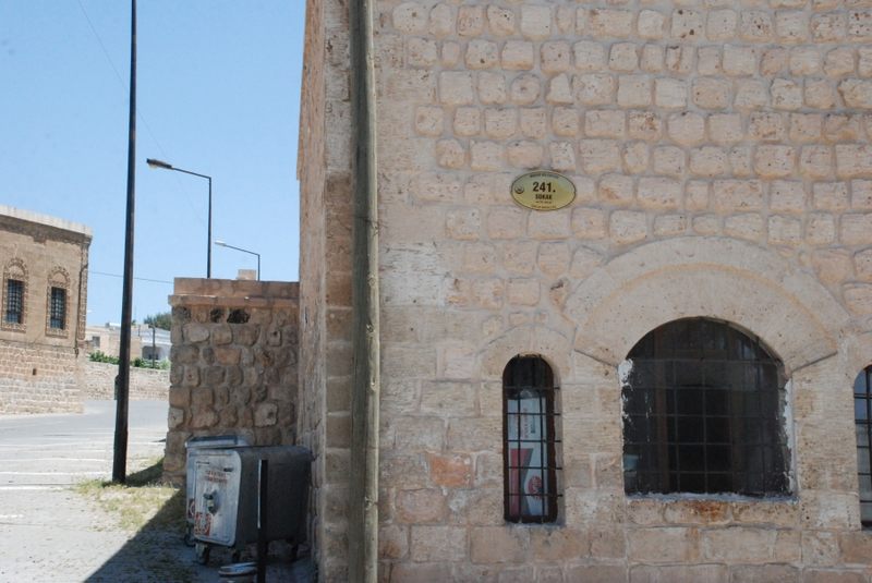 Midyat’ta Cadde ve sokak tabelaları yenileniyor