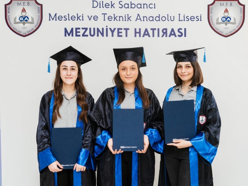 DİLEK SABANCI EĞİTİM ÖDÜLLERİ BU YIL ÜÇ KIZ ÖĞRENCİNİN OLDU 