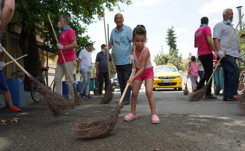Lüleburgaz Belediyesinin Temizlik kampanyasında sıra Durak Mahallesi’ndeydi!