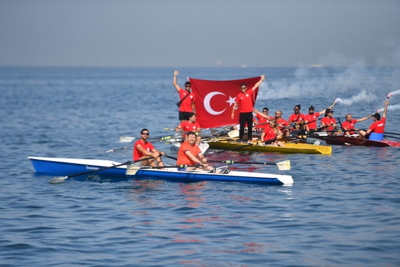 Maltepe Sahilde Özgürlüğe Kürek Çektiler