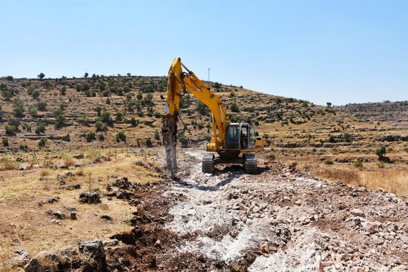 DARGEÇİT BELEDİYESİNDEN  DEĞERLİ MAHALLESİNDE YOL AÇMA VE GENİŞLETME ÇALIŞMASI  