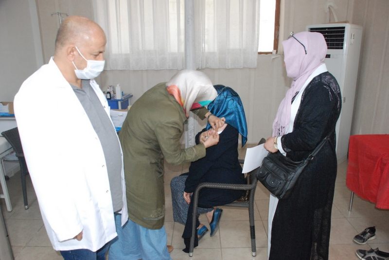  Midyat Belediyesine ait sağlık kabinlerinde COVID-19 aşısı yapılıyor