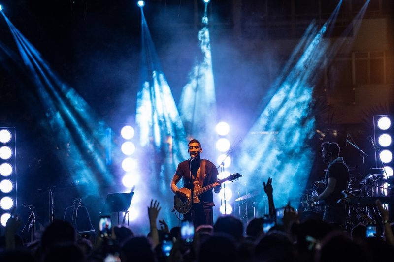 CAN BONOMO SEVİLEN ŞARKILARIYLA   İSTANBUL CEVAHİR’İ SALLADI