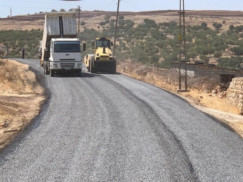 MARDİN BÜYÜKŞEHİR BELEDİYESİNDEN   DERİK İLÇESİNDE YOL YAPIM ÇALIŞMASI...