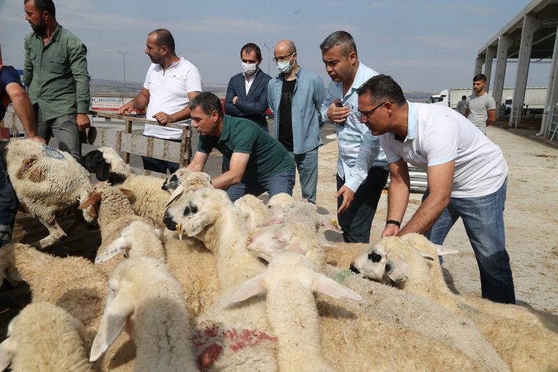 Gölbaşı Belediyesi Yardım Tırları Yola Çıktı…