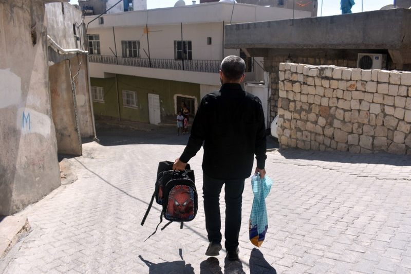 Mardin Büyükşehir Belediyesinden İhtiyaç Sahibi Öğrencilere Kırtasiye Yardımı