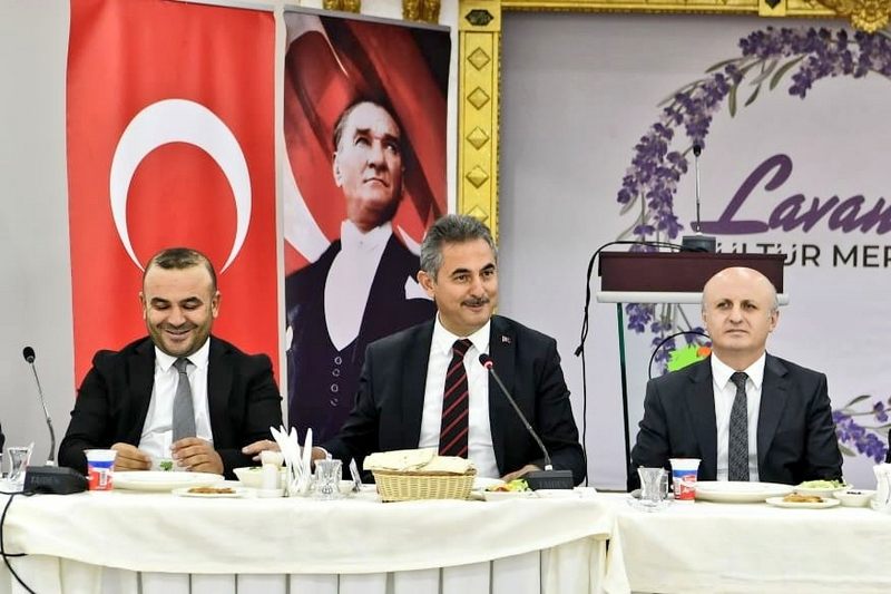 BAŞKAN KÖSE MAMAKLI MÜTEAHHİTLER İLE  BİR ARAYA GELDİ