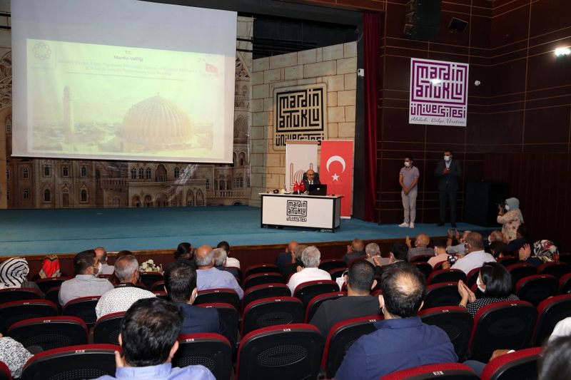 Mardin Valisi  Demirtaş,STK Temsilcilerine hayata geçirilen projeler ve Yatırımlara   ilişkin bilgi verdi