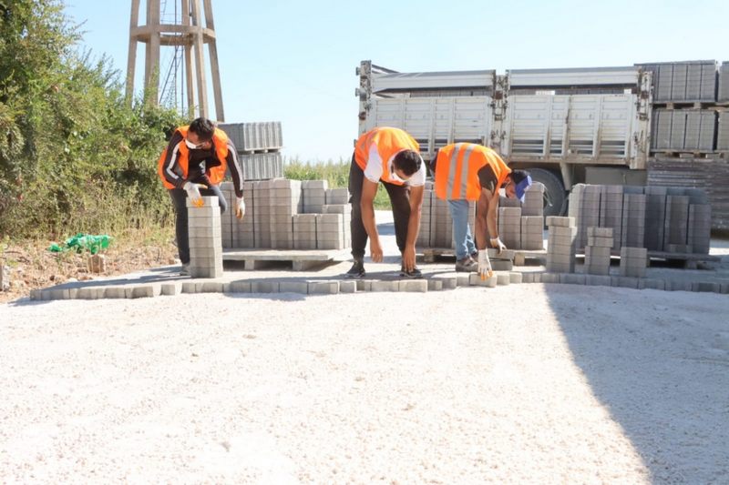 Kızıltepe Belediyesi,3 Kırsal Mahalleye Birden Parke Döşeme Çalışmasına Başladı