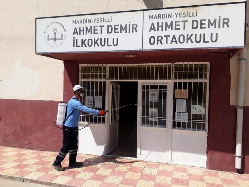 Mardin Büyükşehir Belediyesi Okulları Dezenfekte Ediyor